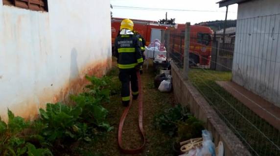 Incêndio em residência no bairro Jardim Paraguai em Panambi - foto 3