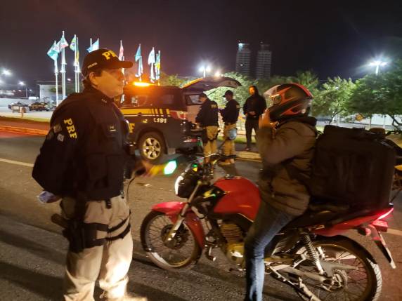 Nova quebra de recorde - PRF flagra 371 motoristas embriagados neste final de semana em SC - foto 2