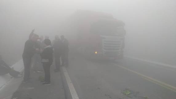 Neblina e fumaça causam interdição e acidentes na BR-282 em Lages - foto 4