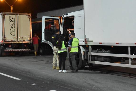 PRF e Autopista realizam Operação Acorda Motorista na BR 101 em Barra Velha - foto 5