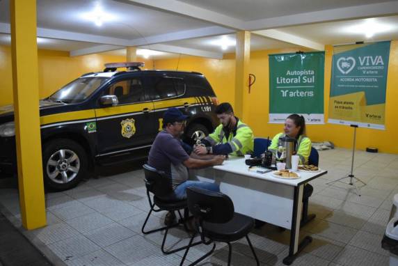 PRF e Autopista realizam Operação Acorda Motorista na BR 101 em Barra Velha - foto 3