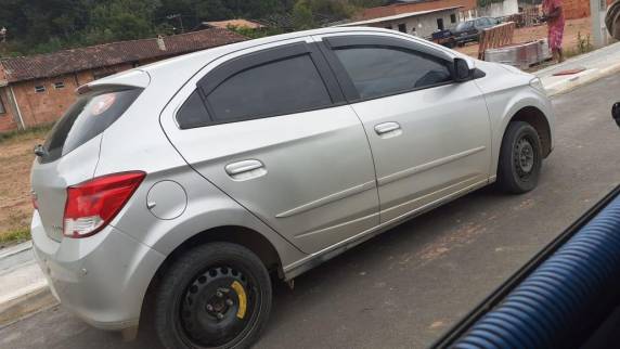 Veículo utilizado no assalto foi localizado pela Polícia Militar