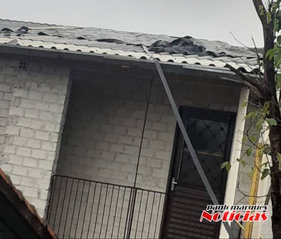 Corpo de Bombeiros atendeu mais de 20 chamados ocasionados pelo temporal, em Três de Maio - foto 5