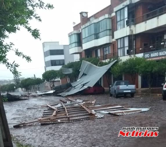 Corpo de Bombeiros atendeu mais de 20 chamados ocasionados pelo temporal, em Três de Maio - foto 8