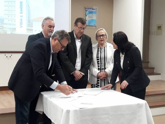 Governo Municipal participa de evento de assinatura de contrato com Secretaria Estadual de Saúde - foto 5