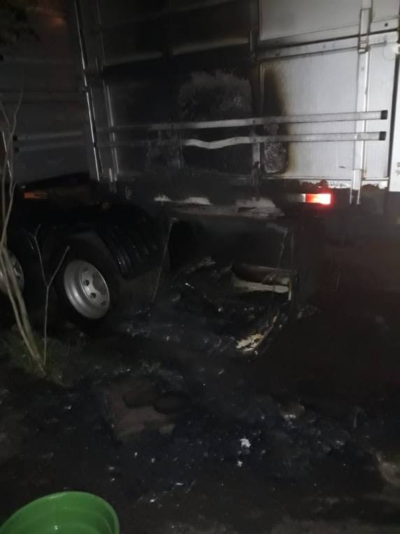 Vândalos colocam fogo em um caminhão durante a madrugada em Santa Barbará do Sul - foto 3