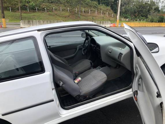 Motorista é preso domingo de manhã em Barra Velha, na BR 101, após denúncia de colidir em outros veículos, excesso de velocidade, transitar pelo acostamento ? condutor embriagado, sem habilitação e veículo com licenciamento 2012