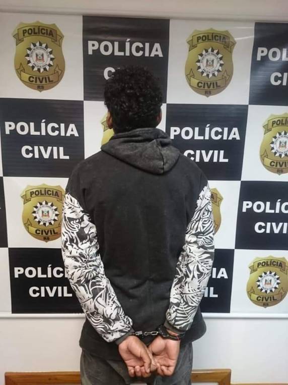Jovem é preso com 1kg de maconha em Santiago - foto 3
