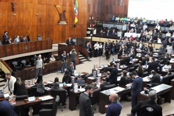 Medida passou por 50 votos a zero no plenário na tarde desta terça-feira (3)
