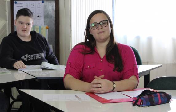 Janaíne Limberger participou de aulas de língua alemã e inglesa, no Centro de Idiomas e, também, de aulas do Projeto de Intensificação Bilíngue