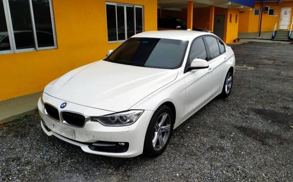 Carro de luxo é flagrado com mercadorias importadas irregularmente, dinheiro e cheques na BR 101 em Barra Velha - foto 2