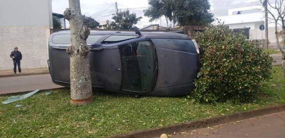 Bandido leva tiro de dono de lotérica e de policiais após fugir e fazer idoso refém em Passo Fundo - foto 2