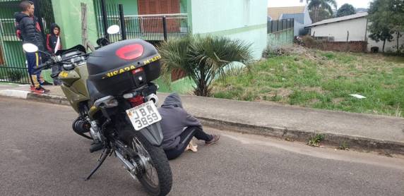 Bandido leva tiro de dono de lotérica e de policiais após fugir e fazer idoso refém em Passo Fundo - foto 3