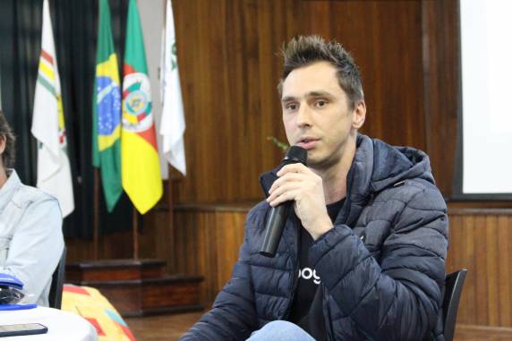 Marcelo Fábio Ohlweiler foi o convidado para apresentar os conceitos e desafios da cloud computing