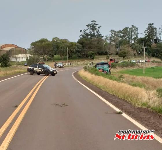 Automóvel fica embaixo de carreta e uma pessoa morre na RSC 377 em Jóia - foto 4