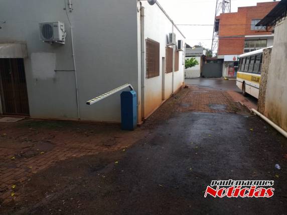 Vândalos danificam cancela de acesso ao estacionamento da Prefeitura de Três de Maio - foto 2