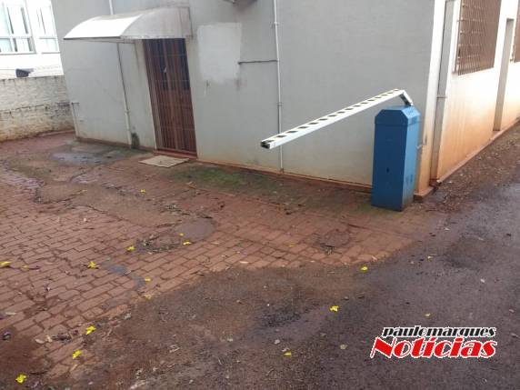 Vândalos danificam cancela de acesso ao estacionamento da Prefeitura de Três de Maio - foto 3