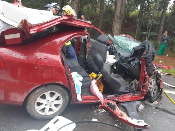 Colisão frontal deixa dois mortos na BR 282 em Rancho Queimado - foto 2