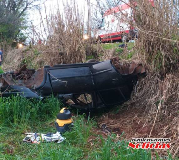 Capotagem de veículo deixa feridos na BR 285 entre Ijuí e Coronel Barros - foto 2