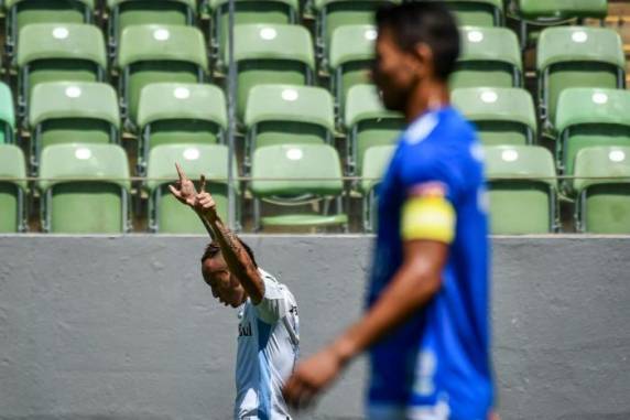 Em manhã inspirada, Tricolor superou o time mineiro e chega a 25 pontos na tabela