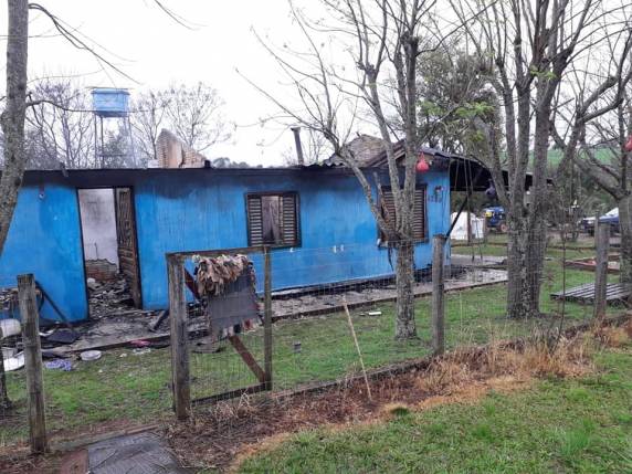 Mulher morre em incêndio em Salto do Jacuí - foto 4