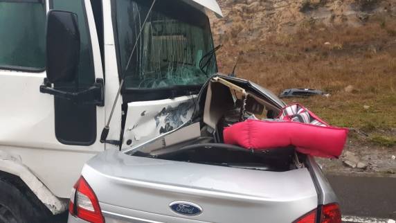Ainda no início da tarde, outras duas pessoas já tinham perdido a vida em uma colisão na mesma rodovia