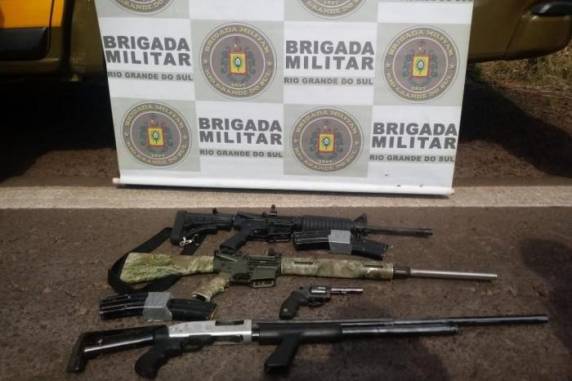 Caminhoneiro é parado em barreira e acaba preso com dinheiro levado de banco no norte do RS - foto 4