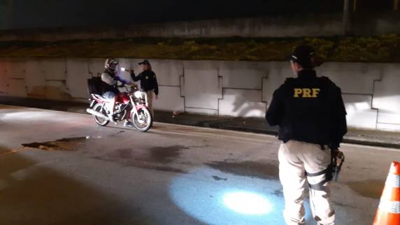 PRF ? Imprudência marca o final de semana: 9 mortes e 333 motoristas embriagados nas rodovias federais catarinenses - foto 2