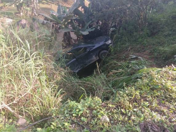De acordo com os bombeiros, vítima entrou no carro e possivelmente soltou o freio de mão sem querer. Acidente ocorreu em Botuverá, no Vale do Itajaí