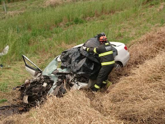 Identificada mulher que morreu em colisão entre carro e carreta na BR-285, em Passo Fundo - foto 2