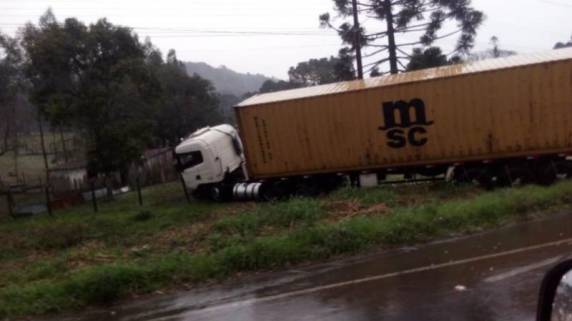 Seis pessoas morrem em acidente com carro e caminhão em Campo Alegre - foto 3