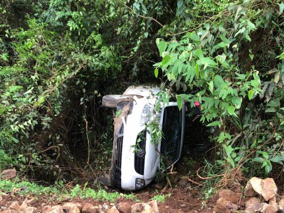 De acordo com o motorista, não foi possível evitar o acidente, pois a rodovia não estava sinalizada que havia máquinas na pista