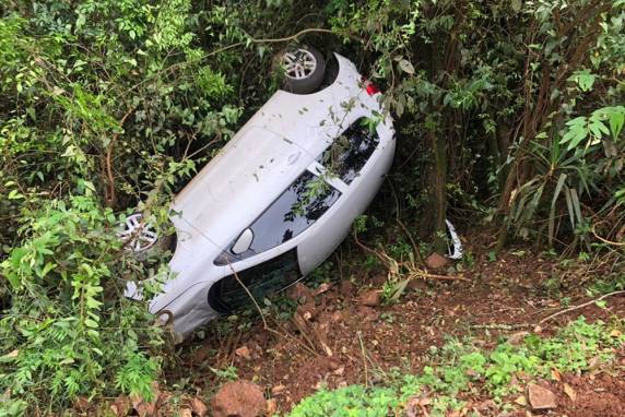 De acordo com o motorista, não foi possível evitar o acidente, pois a rodovia não estava sinalizada que havia máquinas na pista