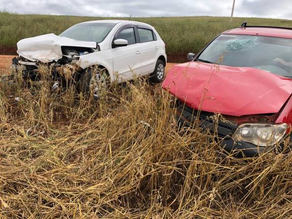 Dois veículos colidem frontalmente em estrada vicinal em Ronda Alta - foto 4