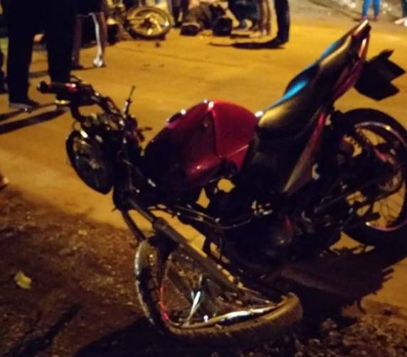 Colisão frontal ente duas motos, deixa três pessoas feridas em Ijuí - foto 2