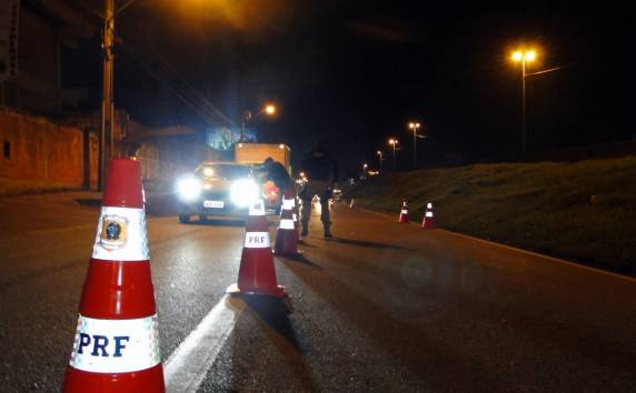 105 motoristas são flagrados sob efeito de álcool em fiscalização nesta madrugada na BR 101 em São José - foto 3