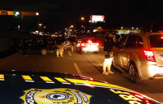 105 motoristas são flagrados sob efeito de álcool em fiscalização nesta madrugada na BR 101 em São José - foto 6