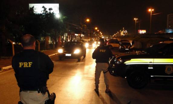 105 motoristas são flagrados sob efeito de álcool em fiscalização nesta madrugada na BR 101 em São José - foto 7