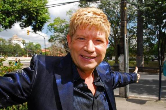 Artista ficou conhecido por faixas como "Arrebita" e "Bate o Pé"