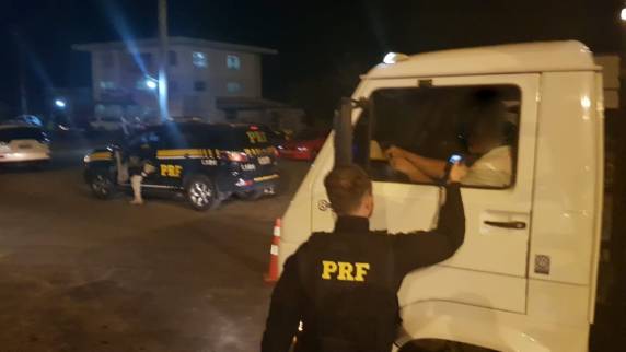PRF flagra 463 motoristas embriagados neste final de semana nas rodovias federais catarinenses - foto 2