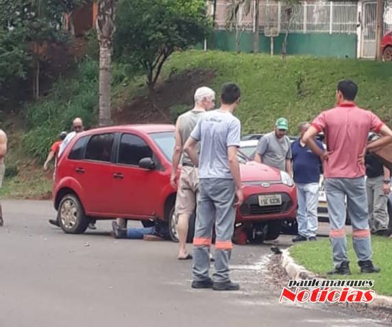 Motociclista fica embaixo de carro após colisão em trevo de Augusto Pestana - foto 2