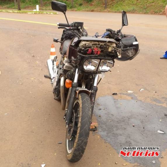 Motociclista fica embaixo de carro após colisão em trevo de Augusto Pestana - foto 3