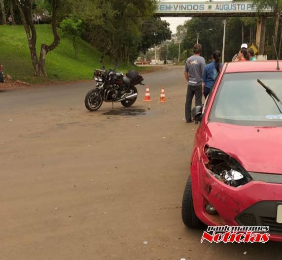 Motociclista fica embaixo de carro após colisão em trevo de Augusto Pestana - foto 4