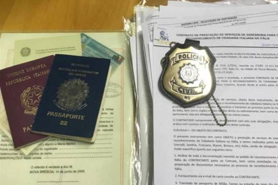 Mulher passou mais de 40 dias na Itália e gastou dinheiro do próprio bolso em serviços que deveriam ter sido oferecidos pelo suspeito, conforme contrato firmado