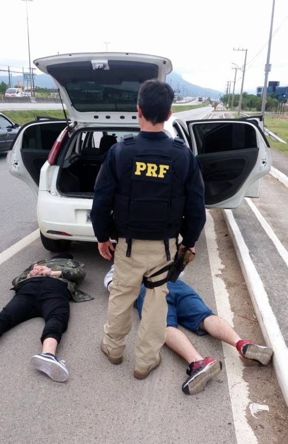 PRF prende na BR 101 em Palhoça dois homens que assaltaram agência dos Correios em Jaguaruna - foto 6