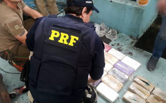 PRF apreende 21 kg de pasta-base de cocaína e cinco quilos de crack na BR 282 em Lages - foto 3