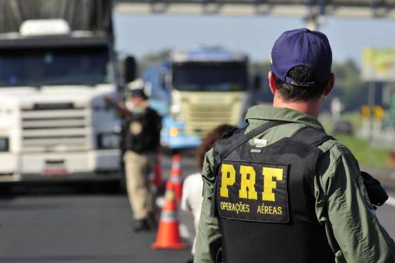 Em um primeiro momento, ações têm como foco o enfrentamento ao tráfico de armas, drogas e contrabando de cigarros