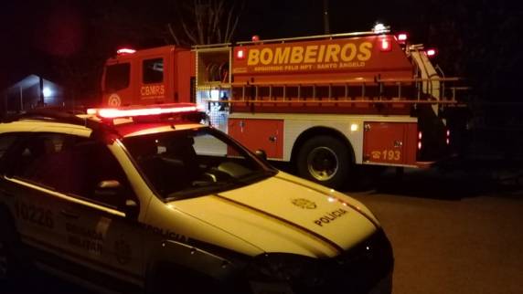 Incêndio consome casa na Rua Buricá em Horizontina - foto 3