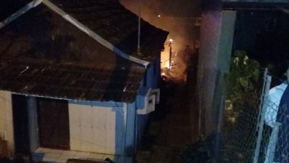 Incêndio consome casa na Rua Buricá em Horizontina - foto 4
