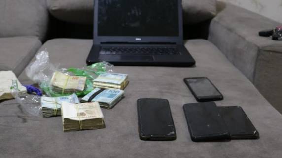 Denarc apreende veículos e duas residências dos criminosos, uma no Vale do Sinos e outra em SC